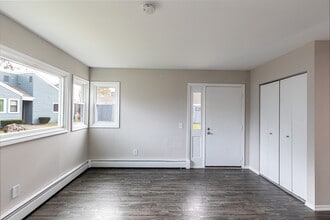 The Flats at Talcott in Weatogue, CT - Foto de edificio - Interior Photo