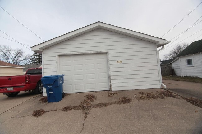 2335 31st St in Moline, IL - Building Photo - Building Photo