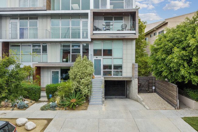 Urban Paramount Lofts in Los Angeles, CA - Building Photo - Building Photo