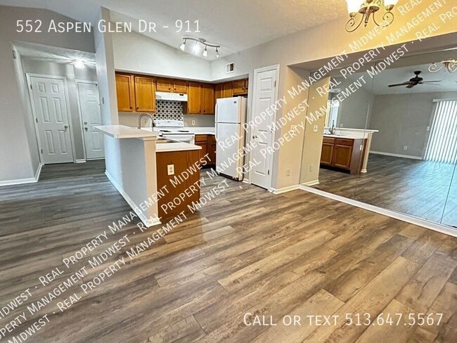 552 Aspen Glen Dr in Cincinnati, OH - Building Photo - Building Photo