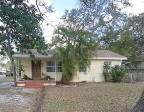 5611 N McKay Ave in Tampa, FL - Building Photo - Building Photo