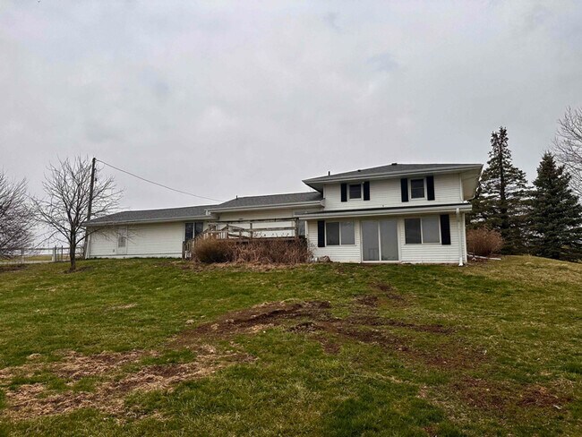 15247-15R63 R63 Hwy in Indianola, IA - Building Photo - Building Photo