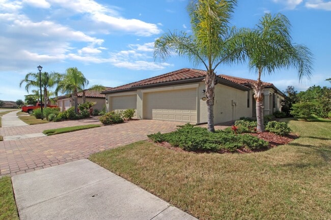 12421 Amica Loop in Venice, FL - Building Photo - Building Photo