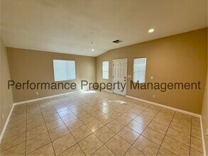 624 Knotts St in Bakersfield, CA - Building Photo - Building Photo