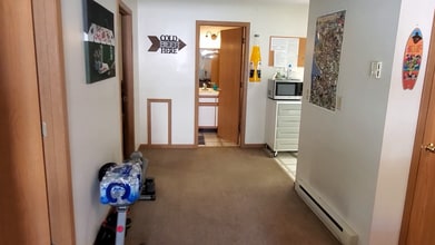 600 Grant Ave, Unit B in Morgantown, WV - Foto de edificio - Building Photo