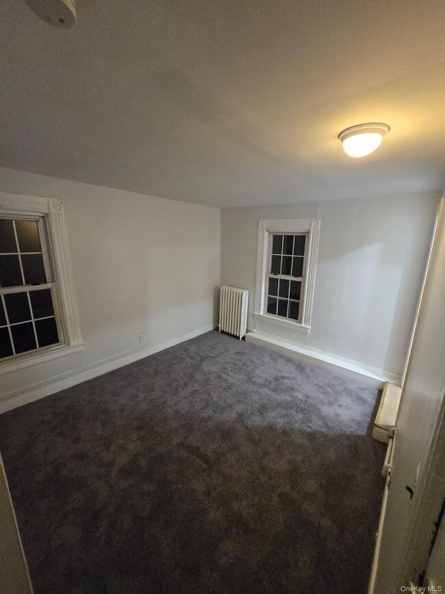 25 S Clinton Ave in Bay Shore, NY - Building Photo - Building Photo