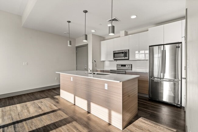 400 Mystic Ave in Somerville, MA - Building Photo - Building Photo