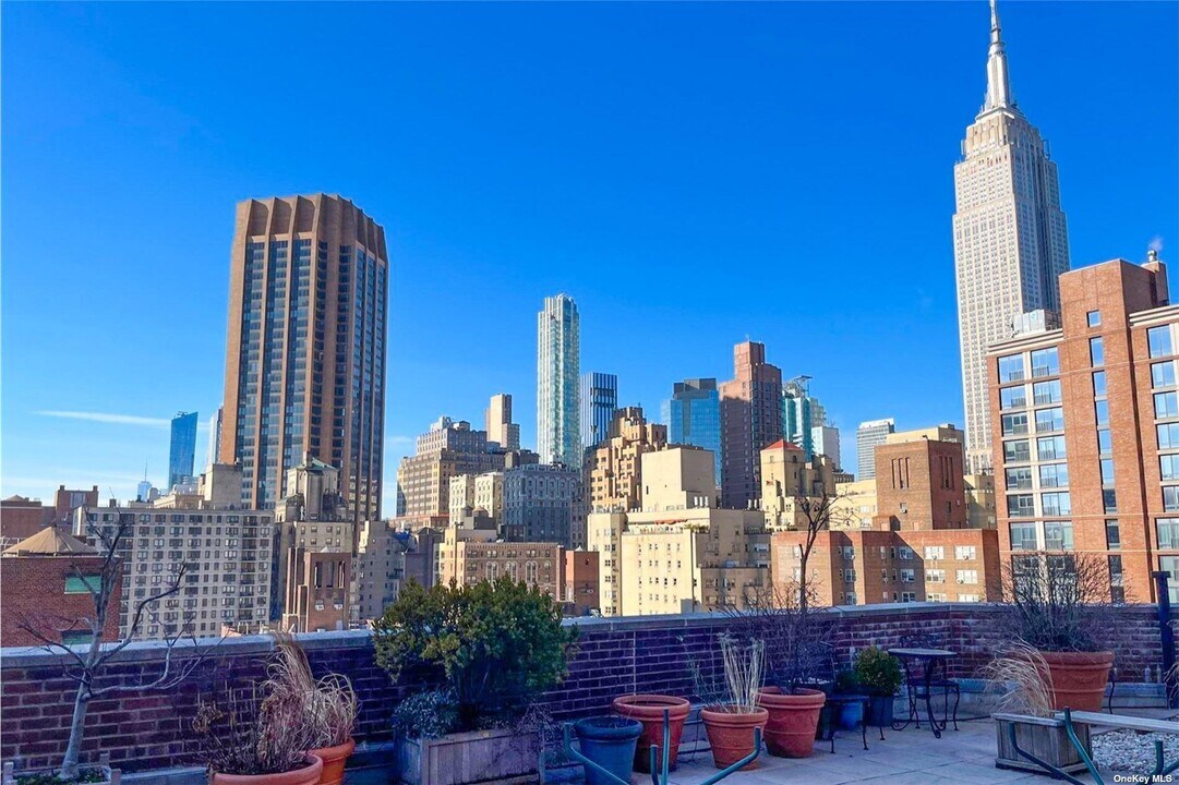 123 E 37th St in New York, NY - Building Photo