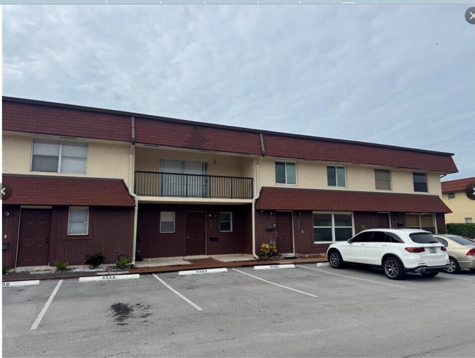 6560 SW 41st Pl in Davie, FL - Building Photo