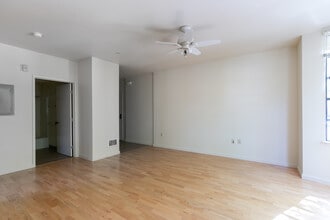 Telegraph Bays in Berkeley, CA - Building Photo - Interior Photo