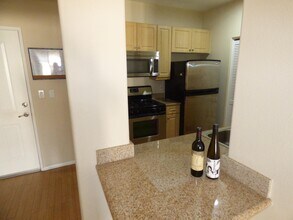 2429 WATERMARKE Pl, Unit na in Irvine, CA - Foto de edificio - Building Photo