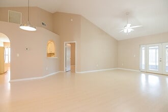 28434 Meadowrush Way in Zephyrhills, FL - Foto de edificio - Building Photo