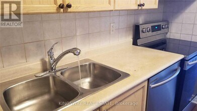 3888 Duke of York Blvd in Mississauga, ON - Building Photo - Building Photo