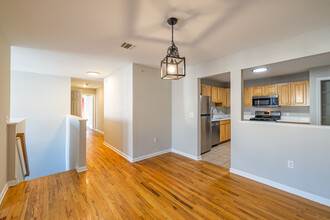 BIRCH GLEN in Piscataway, NJ - Building Photo - Interior Photo