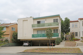 924 10th St in Santa Monica, CA - Building Photo - Primary Photo