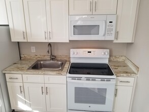 655 7th Ave N, Unit 1 in St. Petersburg, FL - Building Photo - Building Photo