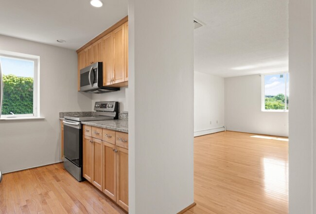 321 Harvard St, Unit 309 in Cambridge, MA - Building Photo - Building Photo