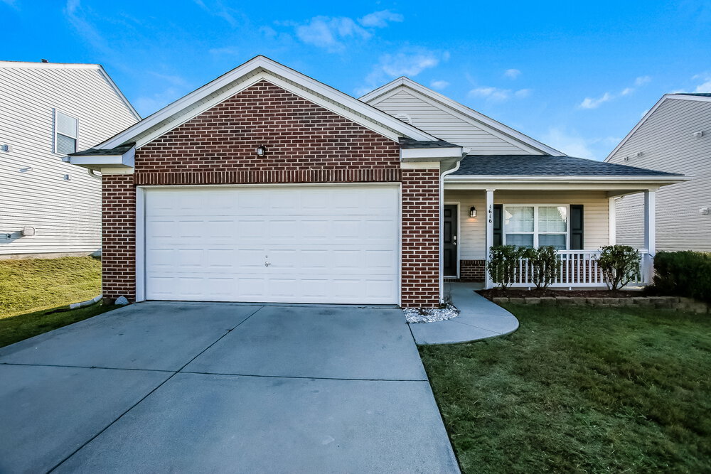 1616 Poplar Shadow Dr in Huntersville, NC - Building Photo