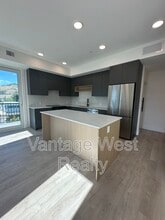 620-620 Coronation Ave in Kelowna, BC - Building Photo - Building Photo