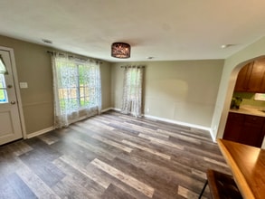 1509 N Breezeland Rd in Oconomowoc, WI - Building Photo - Building Photo
