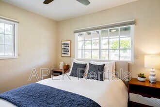 477 E Vía Colusa in Palm Springs, CA - Building Photo - Building Photo