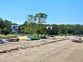 3650 Bay Shore Rd in Greenport, NY - Building Photo - Building Photo