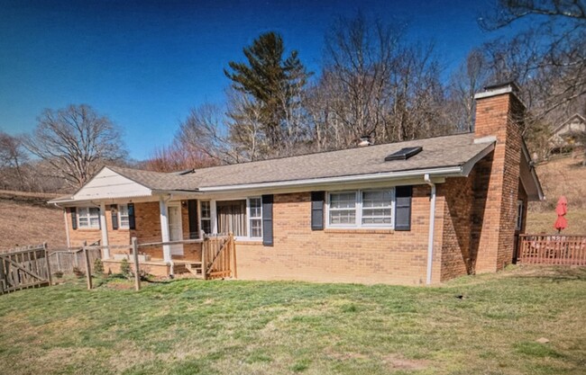 86 Hawk Haven Cove in Waynesville, NC - Building Photo - Building Photo