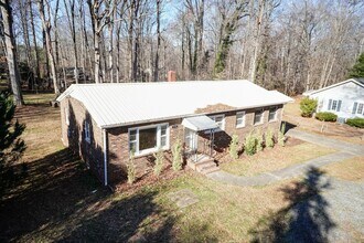 518 Buttonwood Dr in Hillsborough, NC - Building Photo - Building Photo