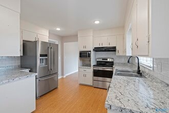 403 Hillmont Cir NW in Huntsville, AL - Building Photo - Building Photo