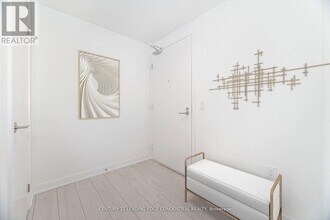 230 Simcoe St in Toronto, ON - Building Photo - Building Photo