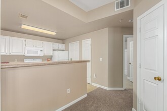 12760 Ironstone Way-Unit -103 in Parker, CO - Foto de edificio - Building Photo