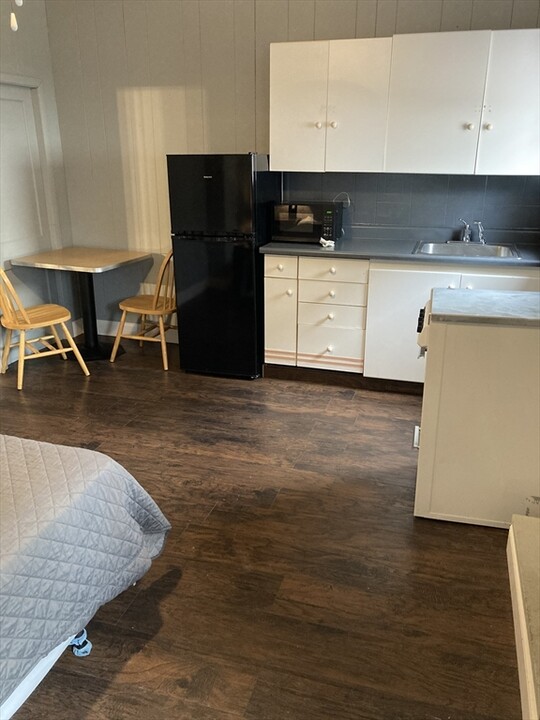 40 Elm St, Unit 7 in North Attleboro, MA - Building Photo