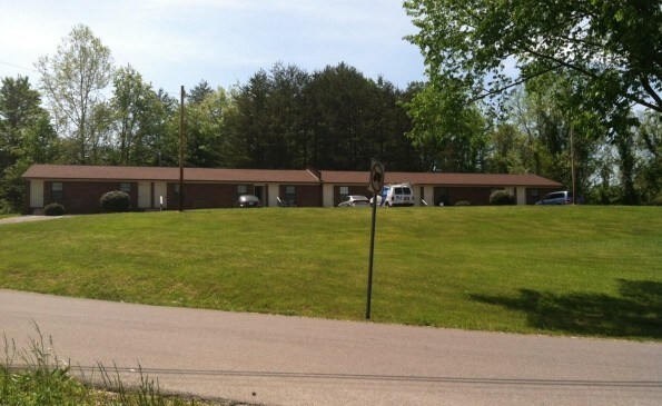 800 Rolling Hills Dr in Johnson City, TN - Building Photo