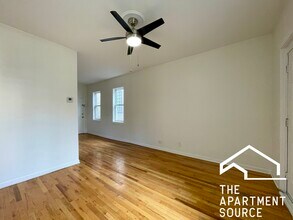 2223 N Hoyne Ave in Chicago, IL - Building Photo - Building Photo