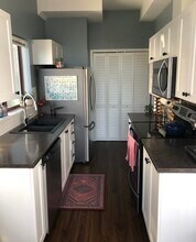 545 Manchester Rd in Victoria, BC - Building Photo - Building Photo