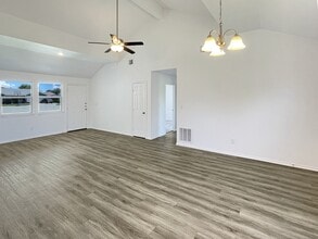 437 S Cleburne Whitney Rd in Rio Vista, TX - Building Photo - Building Photo