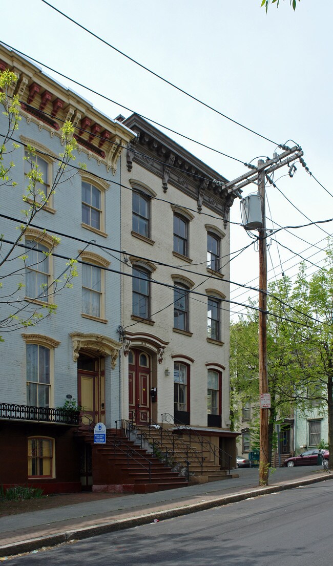 19 Ash Grove Pl in Albany, NY - Foto de edificio - Building Photo