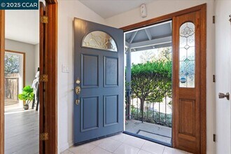 207 Midway Dr in Martinez, CA - Building Photo - Building Photo