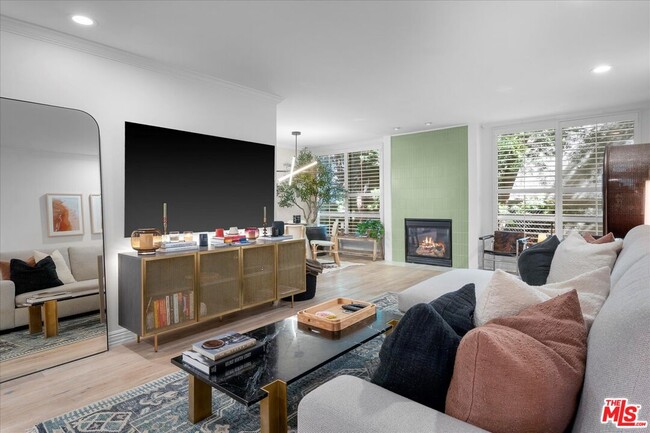 property at 927 Kings Rd