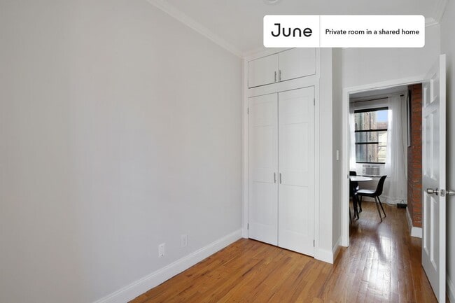 Room in Shared 4 bed/1 bath home in New York, NY - Building Photo - Building Photo