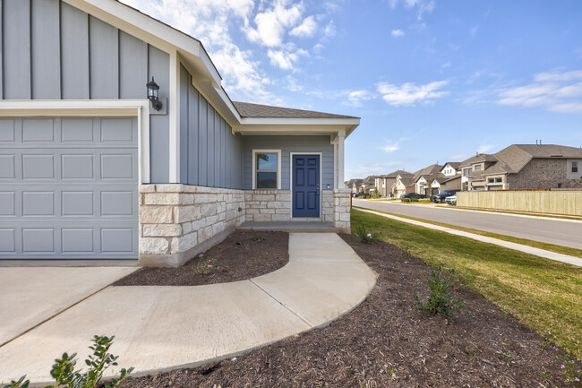 400 Singing Dove Way in Liberty Hill, TX - Building Photo - Building Photo