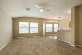 15527 Lady Shery Ln in Cypress, TX - Foto de edificio - Building Photo