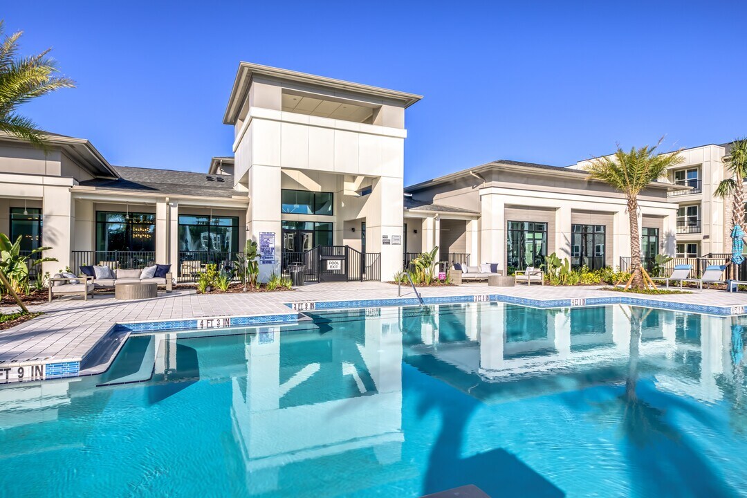 The Pointe at Davis Creek in Jacksonville, FL - Foto de edificio