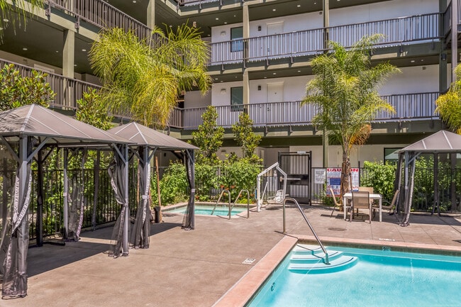 Bella Creek Apartments in Rohnert Park, CA - Foto de edificio - Building Photo