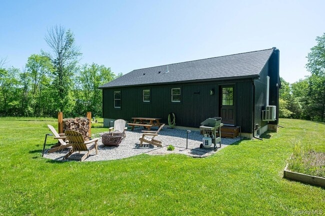 18 Burnt Meadows Rd in Gardiner, NY - Building Photo - Building Photo