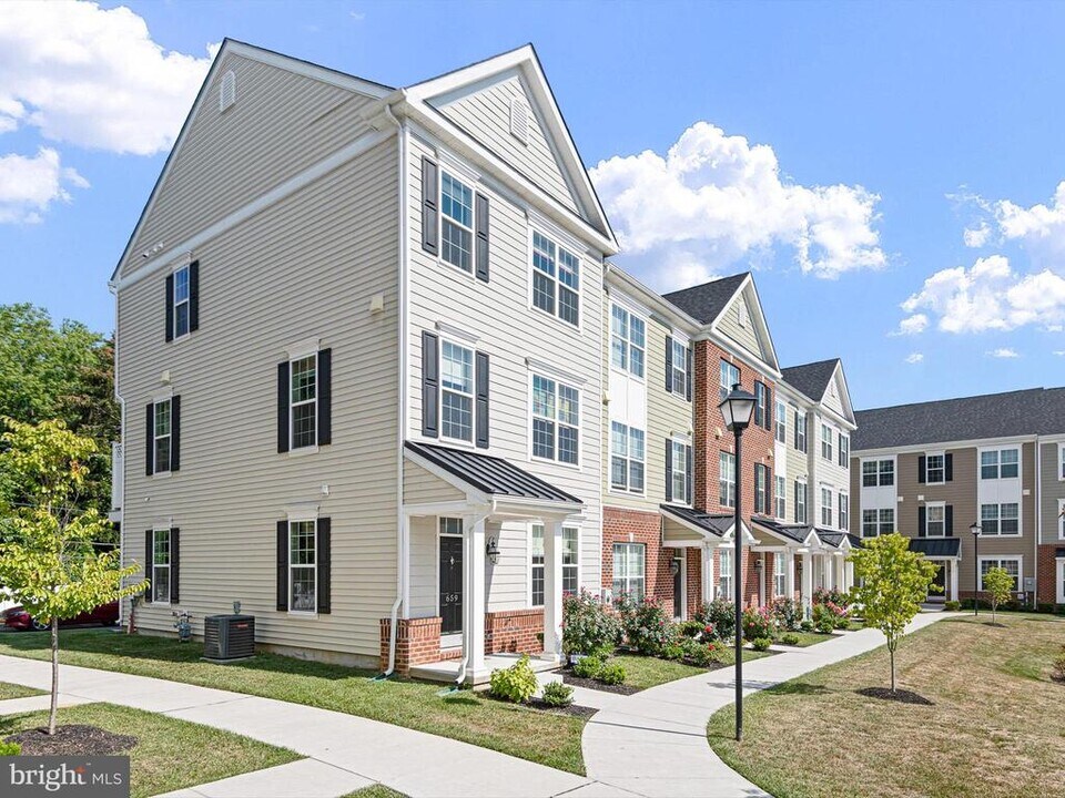 659 McComb Pl in Claymont, DE - Building Photo