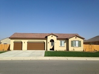 15922 Carparzo Dr in Bakersfield, CA - Building Photo