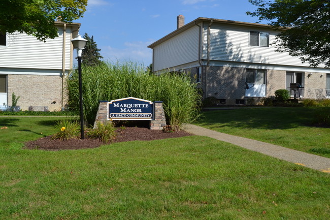 Marquette Manor in Youngstown, OH - Building Photo - Building Photo