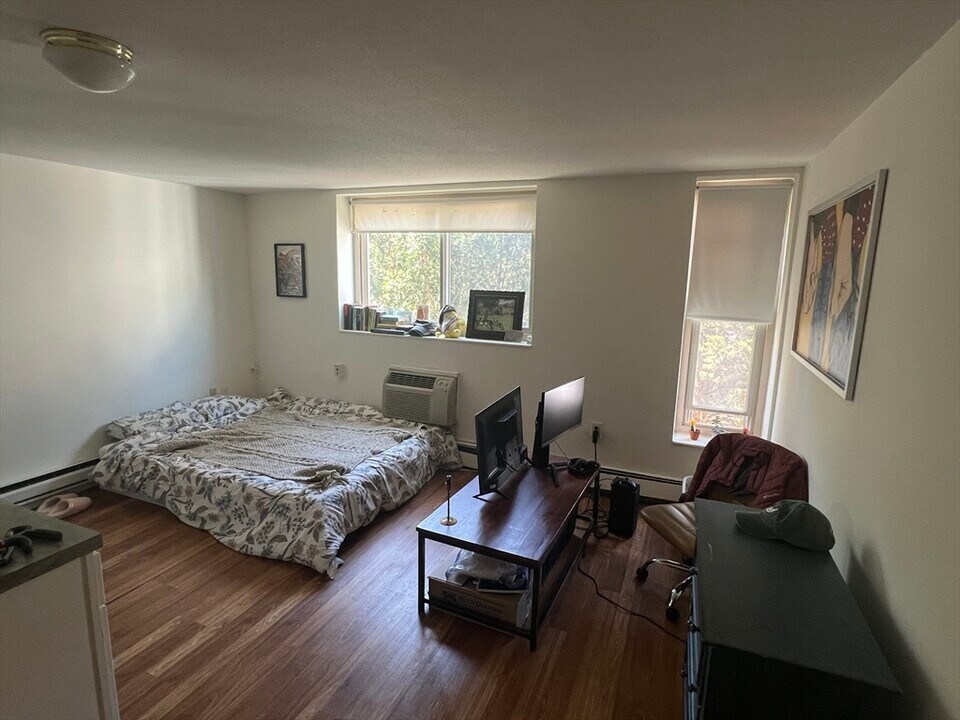 270 Highland Ave in Somerville, MA - Building Photo