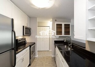 6145 Chasewood Pkwy in Minnetonka, MN - Building Photo - Building Photo